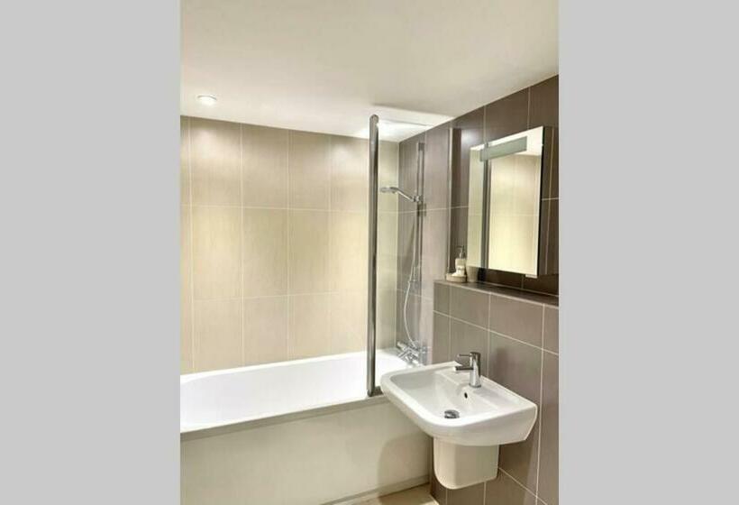 Luna Beach   Luxury Carbis Bay Apartment + Parking