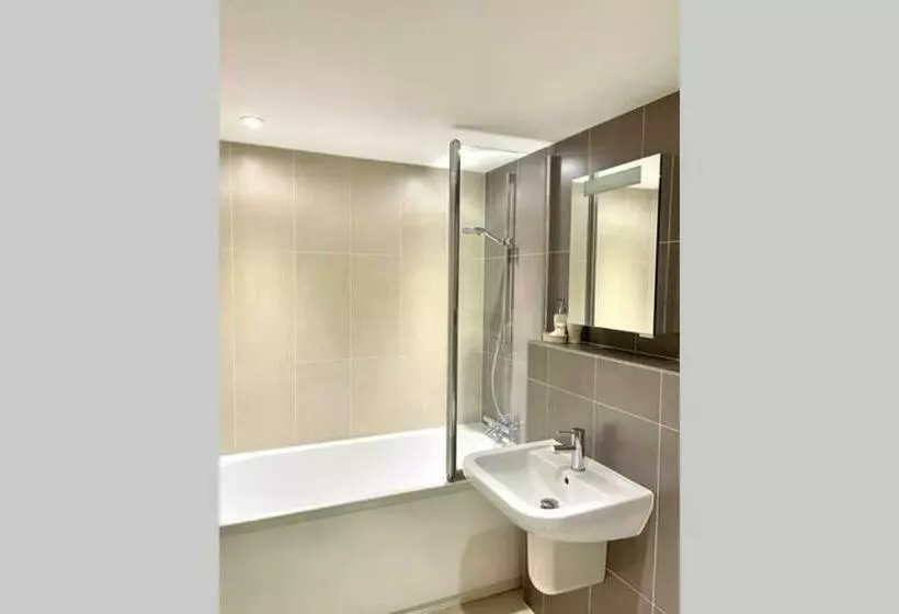 Luna Beach   Luxury Carbis Bay Apartment + Parking