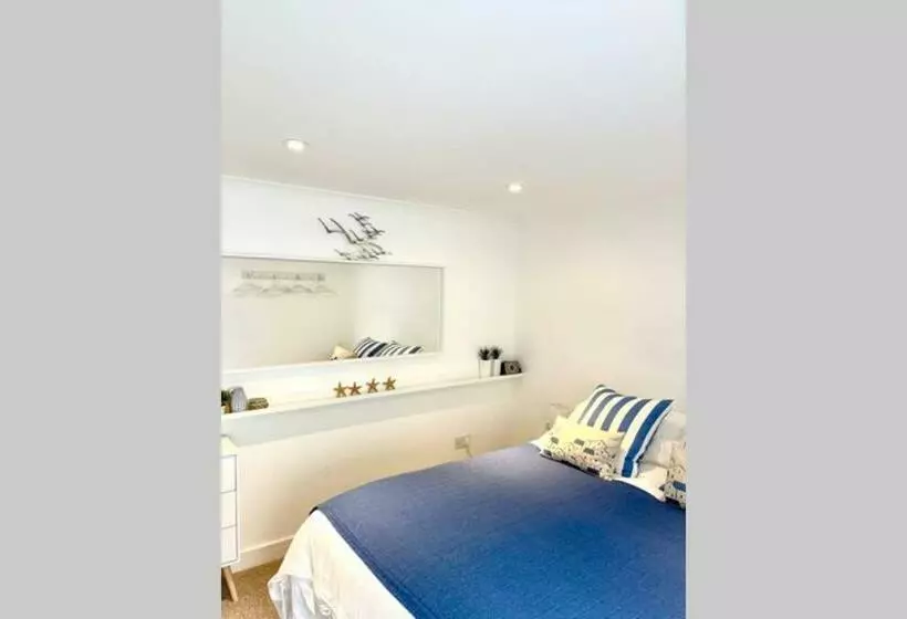 Luna Beach   Luxury Carbis Bay Apartment + Parking