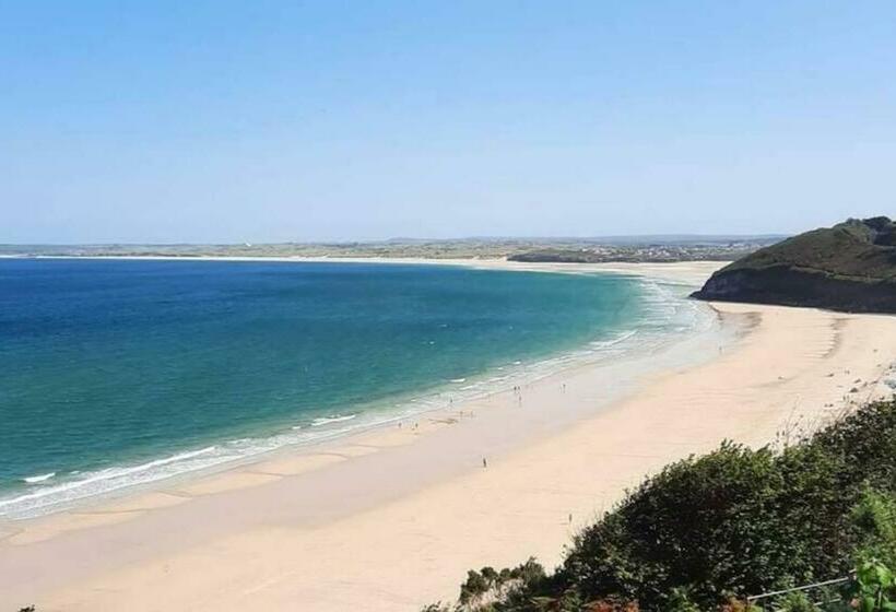 Luna Beach   Luxury Carbis Bay Apartment + Parking