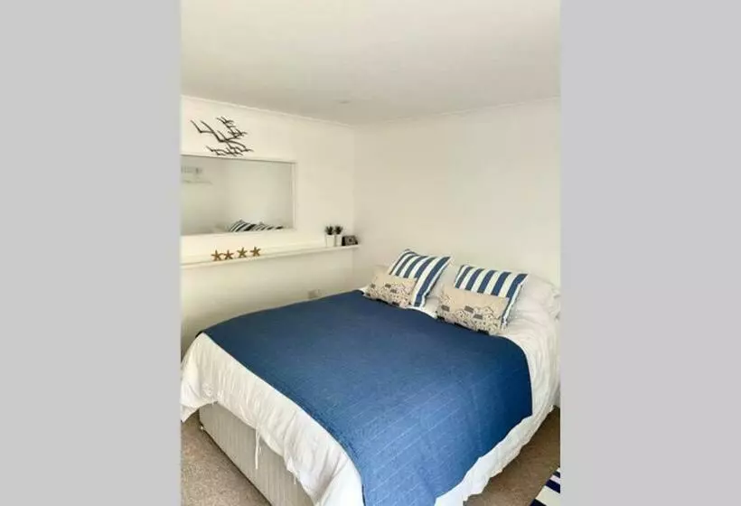 Luna Beach   Luxury Carbis Bay Apartment + Parking