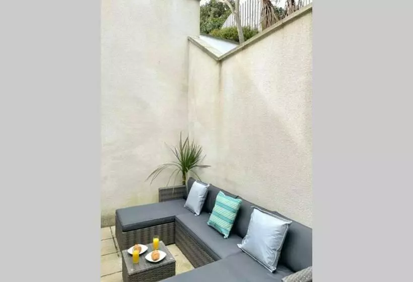 Luna Beach   Luxury Carbis Bay Apartment + Parking