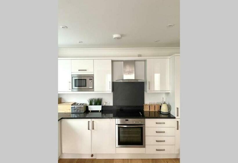 Luna Beach   Luxury Carbis Bay Apartment + Parking