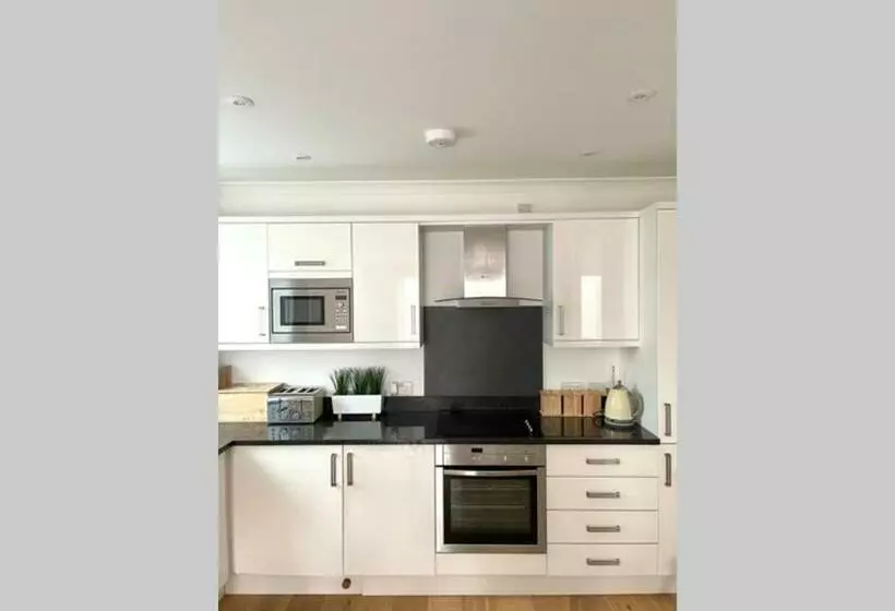 Luna Beach   Luxury Carbis Bay Apartment + Parking