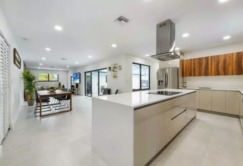 Luxe 5br Pool Jacuzzi Basketball L17