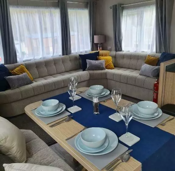 The Tiddler   Plot 101, Woodlands Lodge Retreat, New Quay, West Wales