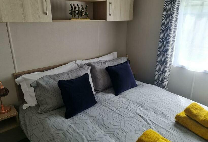 The Tiddler   Plot 101, Woodlands Lodge Retreat, New Quay, West Wales