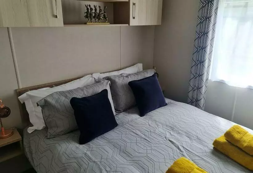 The Tiddler   Plot 101, Woodlands Lodge Retreat, New Quay, West Wales