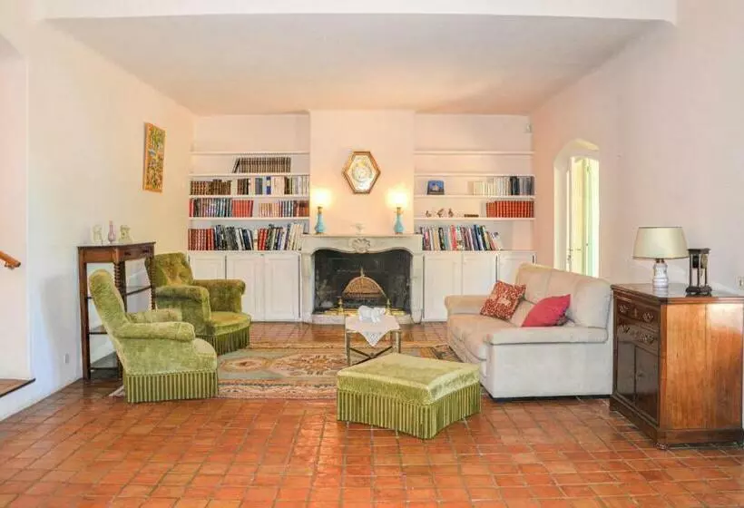 Lovely Home In La Tour Daigues