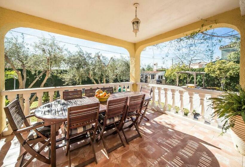 Gorgeous Home In Urbanización La Sima