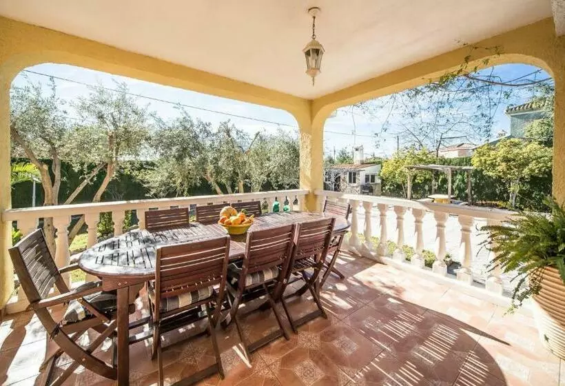 Gorgeous Home In Urbanización La Sima