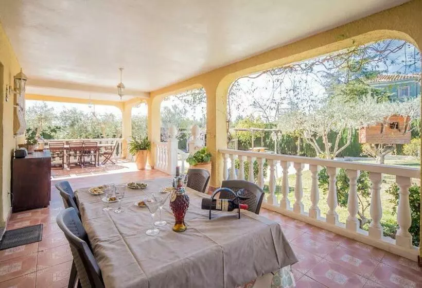 Gorgeous Home In Urbanización La Sima