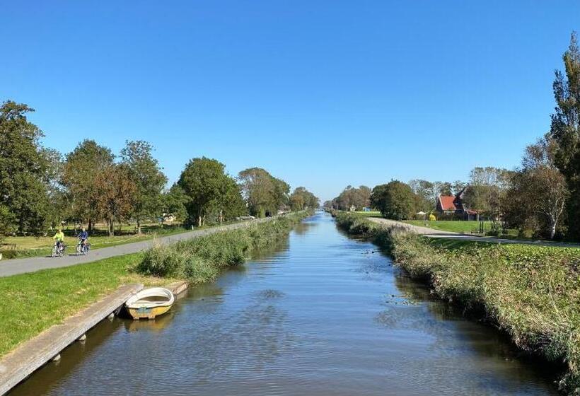 Holiday Home With Pool By The Sea
