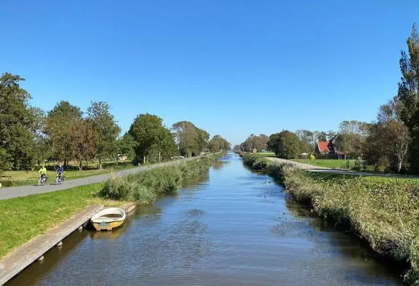 Holiday Home With Pool By The Sea