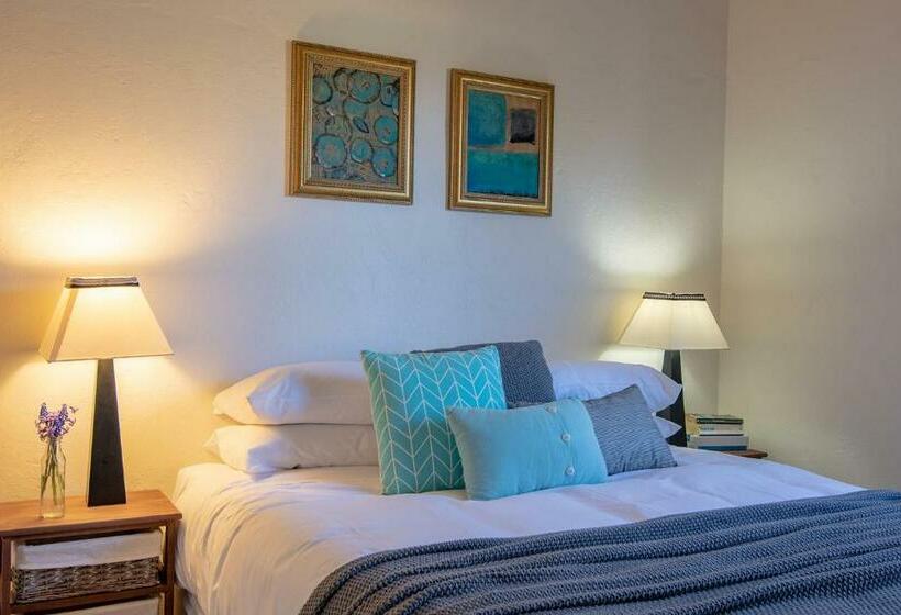 Dawns Sleeps 4 In 2 Queens With 2 Ensuites Wifi In Town