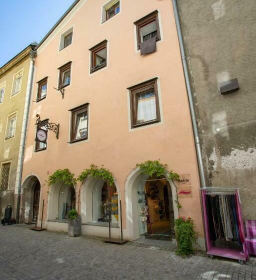 Traditional Old Town Apartment