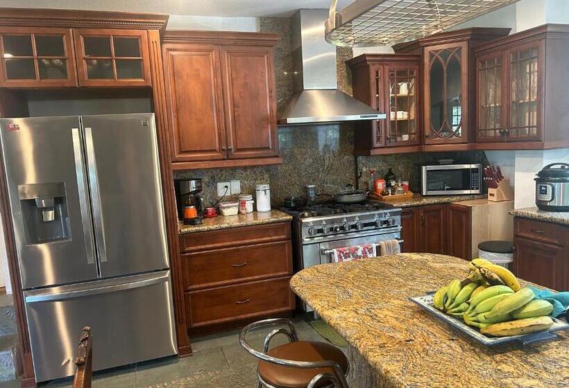 Cozy House 3 Large Bedrooms 3full Bath And King Beds