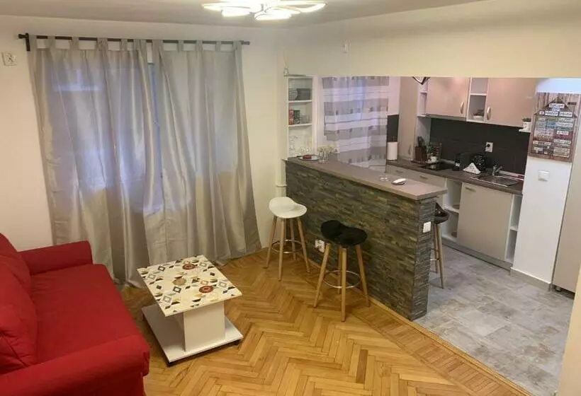 Flora Residence Parliament