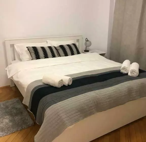 Flora Residence Parliament