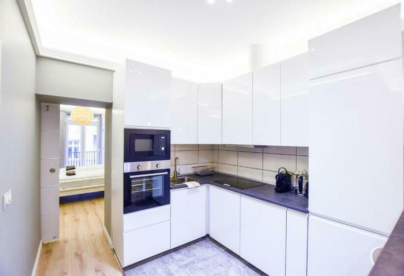 Riverside Apartment In Downtown