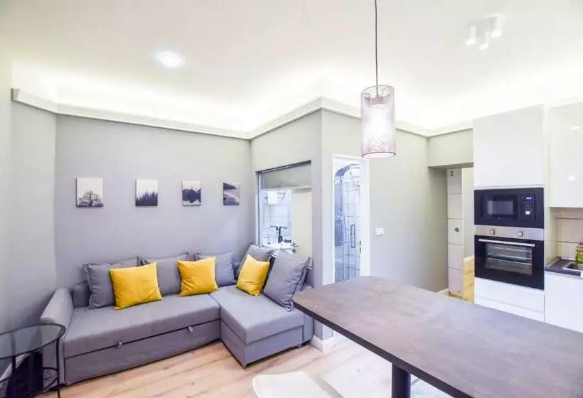 Riverside Apartment In Downtown