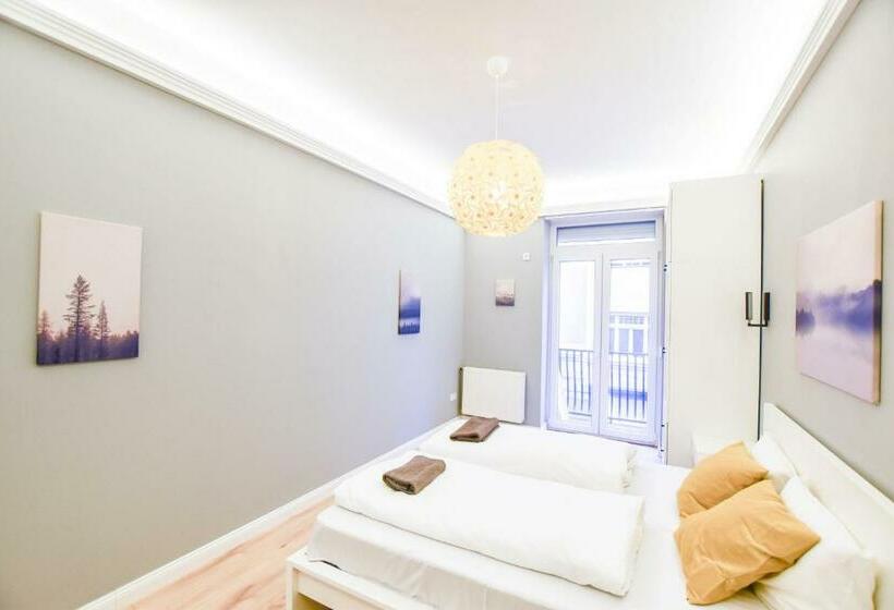 Riverside Apartment In Downtown