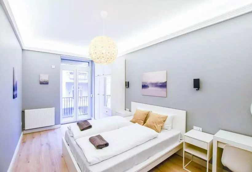 Riverside Apartment In Downtown