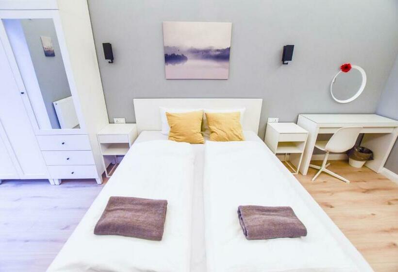 Riverside Apartment In Downtown