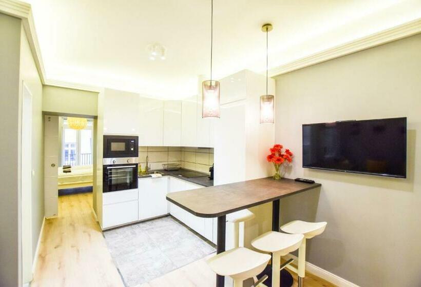 Riverside Apartment In Downtown