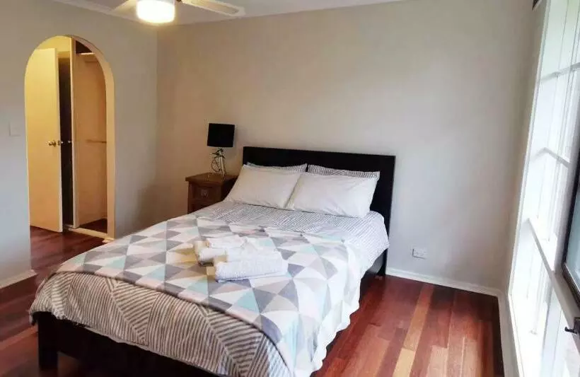 Spacious And Cozy Home Next To Glen Waverley