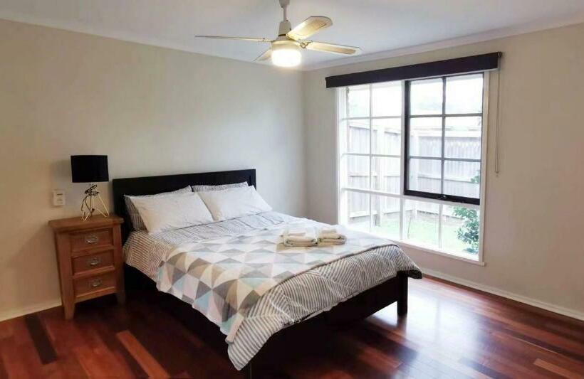 Spacious And Cozy Home Next To Glen Waverley