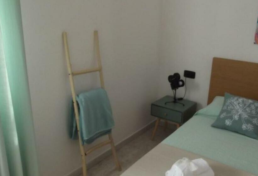 Yellow House Cir 12040