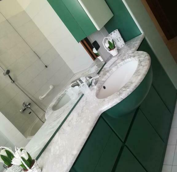 Yellow House Cir 12040