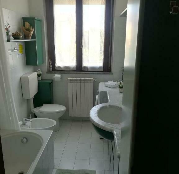 Yellow House Cir 12040