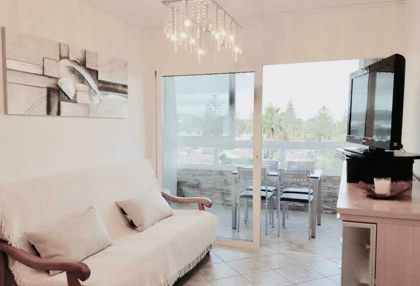 5 Min Walk From Yumbo! 417