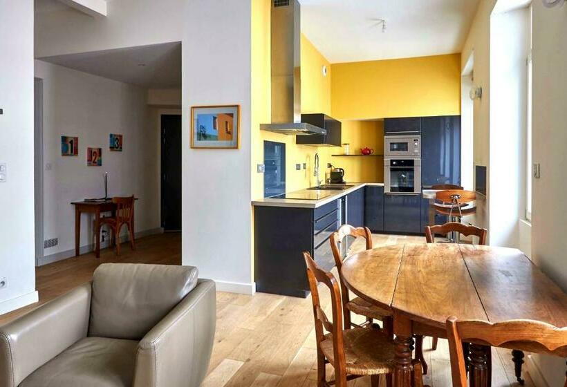 Apt 1 Ch   Centre Ville Vannes   Gare à Pied   Parking