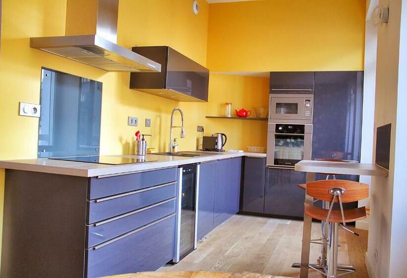 Apt 1 Ch   Centre Ville Vannes   Gare à Pied   Parking