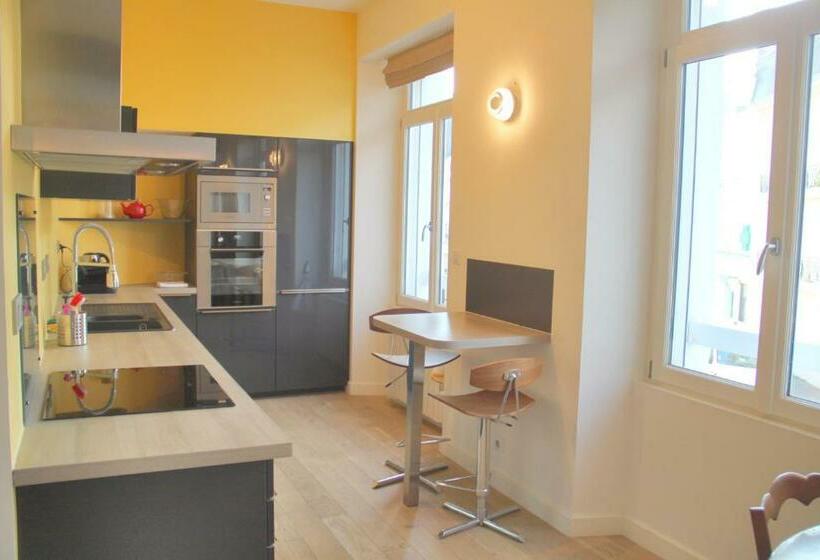 Apt 1 Ch   Centre Ville Vannes   Gare à Pied   Parking