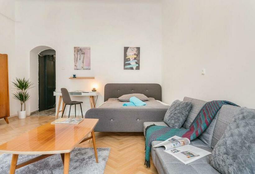 City Park Rest Apartment With Air Condition