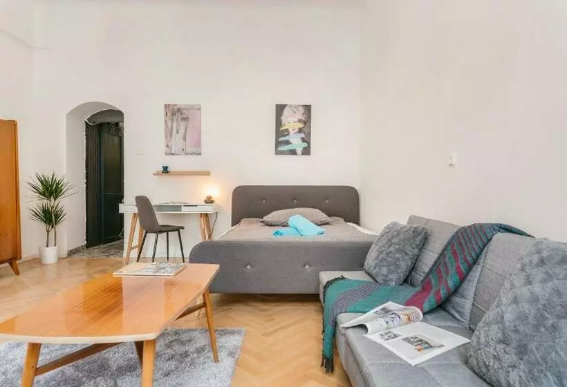 City Park Rest Apartment With Air Condition