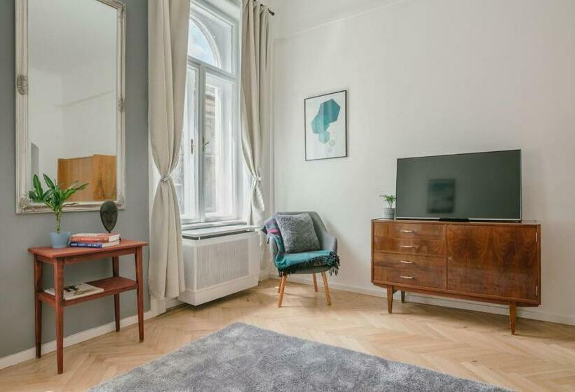 City Park Rest Apartment With Air Condition