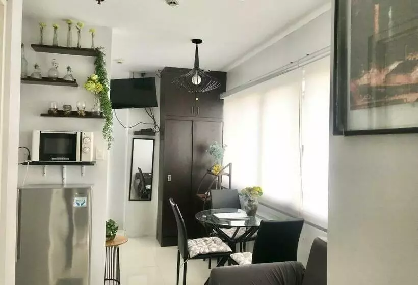 Cozy And Full Service Condo At The Heart Of Bacolod