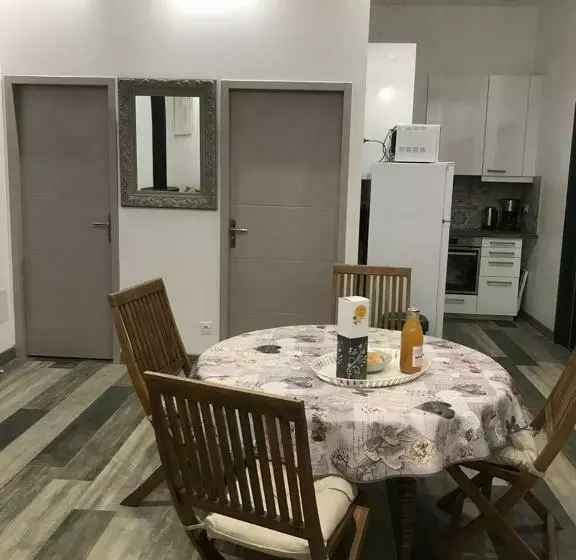 Gîtes Avec Piscine Et Jacuzzi Au Mas De Cadoule