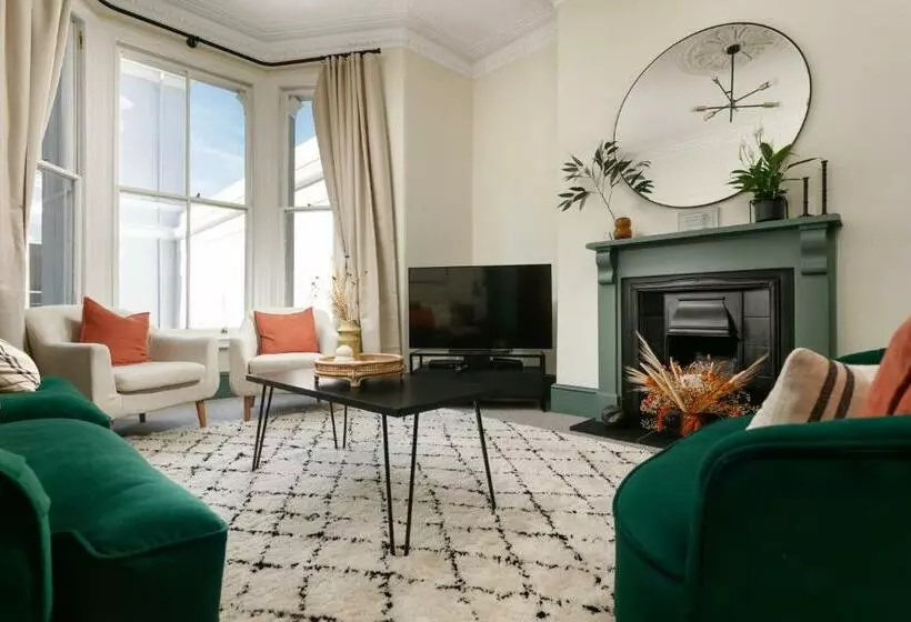 New Luxury For 2024   Central Plymouth House   Sleeps 10   Access To Plymouth Town   Close To The Ba