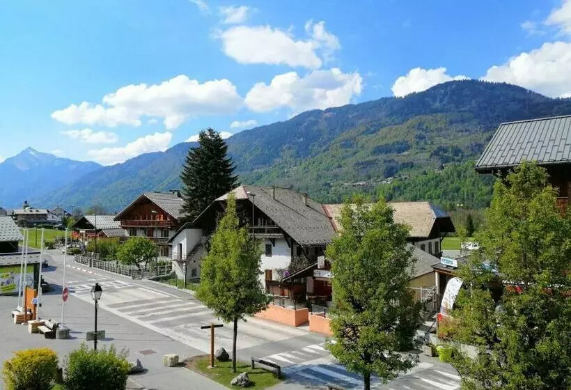 Studio Cosy Avec Balcon, Au Pied Du Télécabine Et Pistes, Centre Village à 150m, 4 Couchages   Fr 1