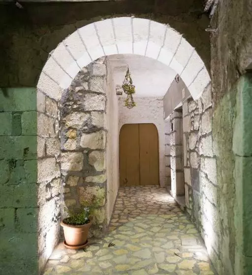 Casa Arco Antico