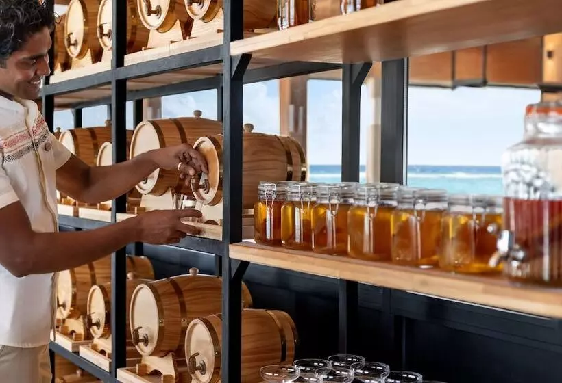 هتل Hilton Maldives Amingiri Resort & Spa