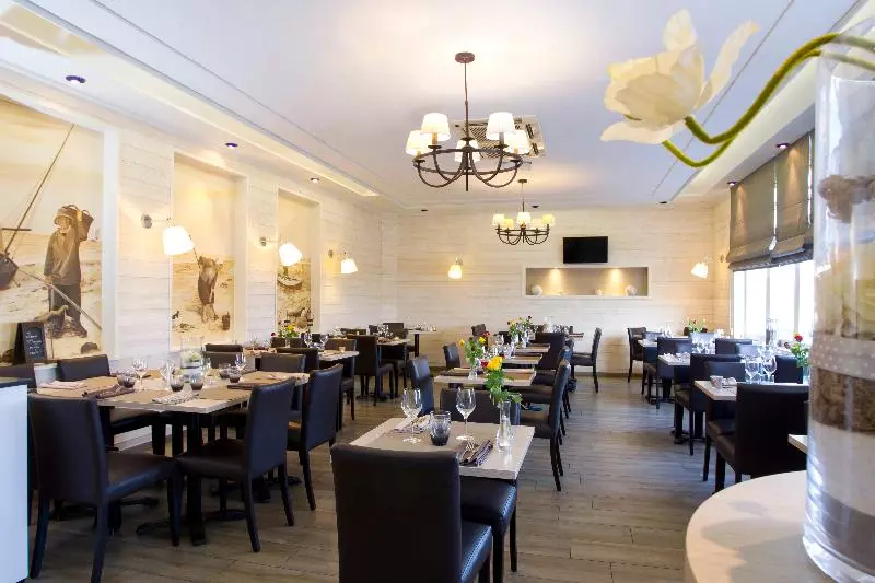 Hotel Du Port Et Des Bains