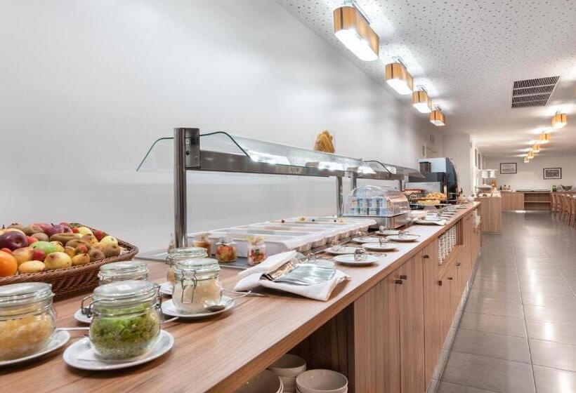 فندق Eurostars Oasis Plaza