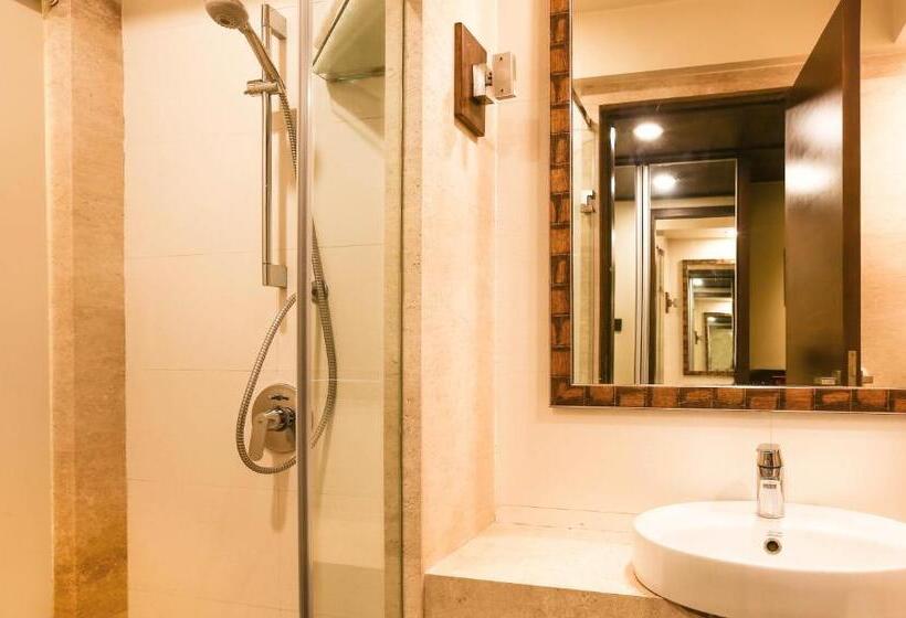 Hotelli Treebo Premium Eden Residency